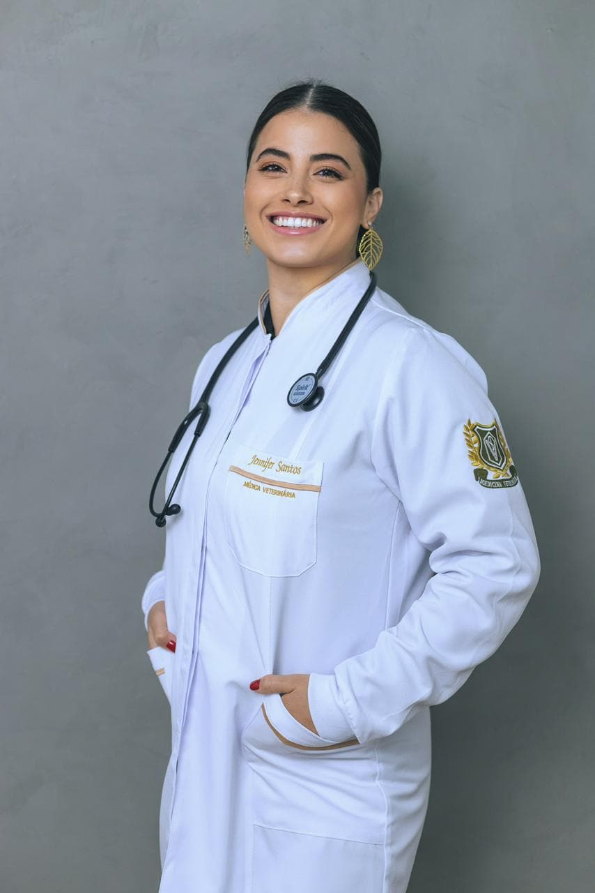 Dra. Jennifer Santos, Médica Veterinária